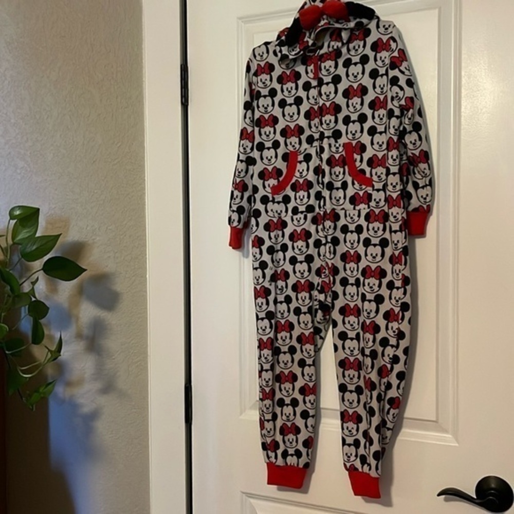 Disney Collection Minnie Mouse outfit 5/6 5/$20